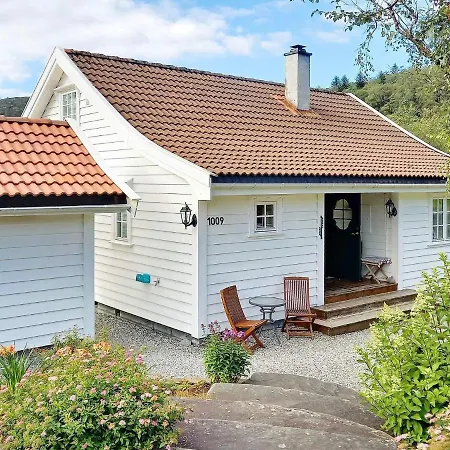 Holiday Home Eivindvik Holiday home